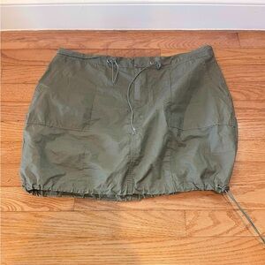 Cotton on size 8 green skirt
